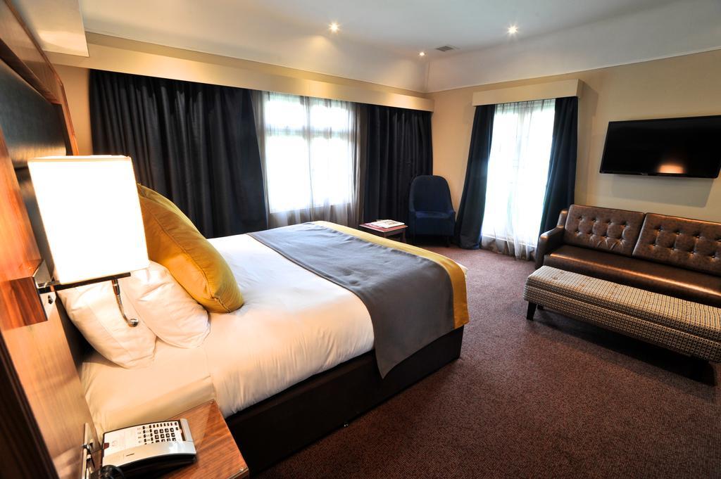 פרנהאם Frensham Pond Country House Hotel & Spa מראה חיצוני תמונה
